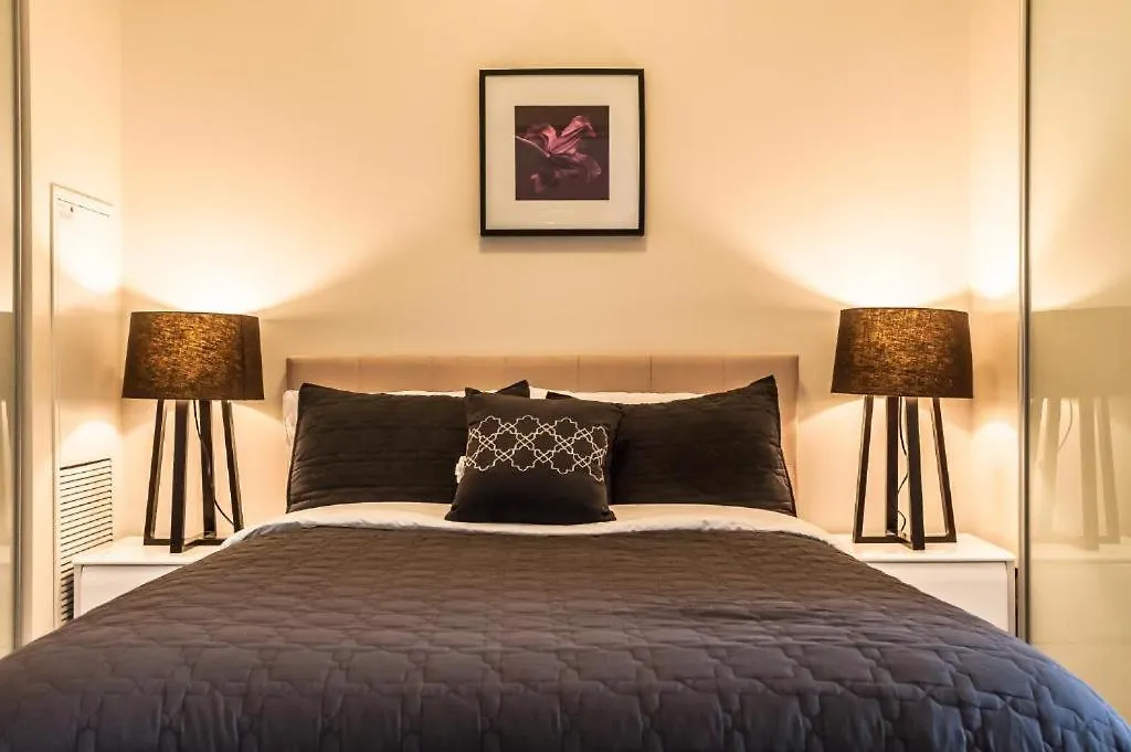 Metropolis Loft Apartment Toronto