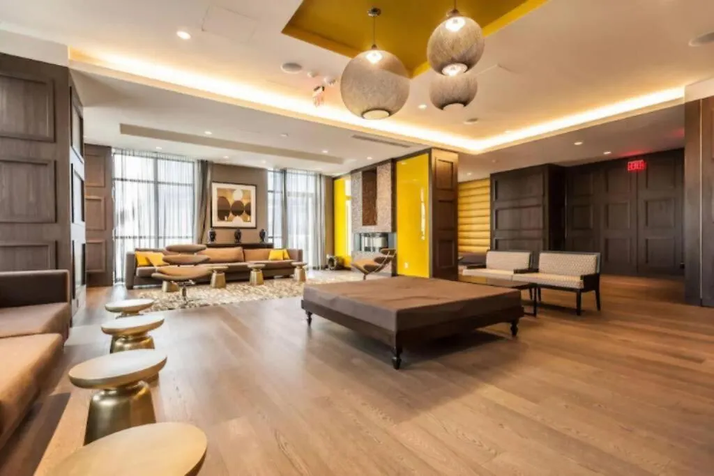 Metropolis Loft Apartment Toronto